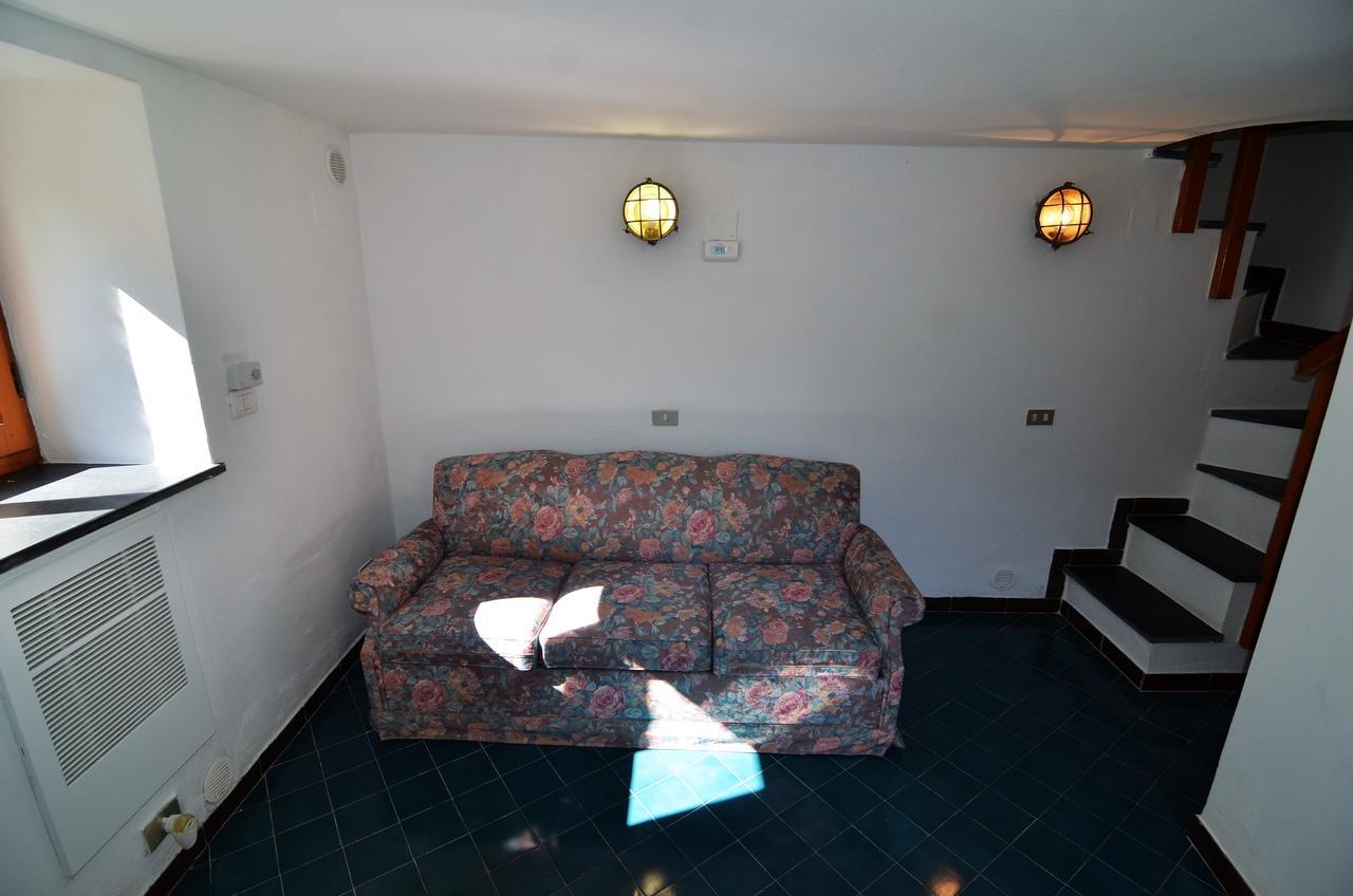 Lobster Cottage Apartment Леванто Экстерьер фото