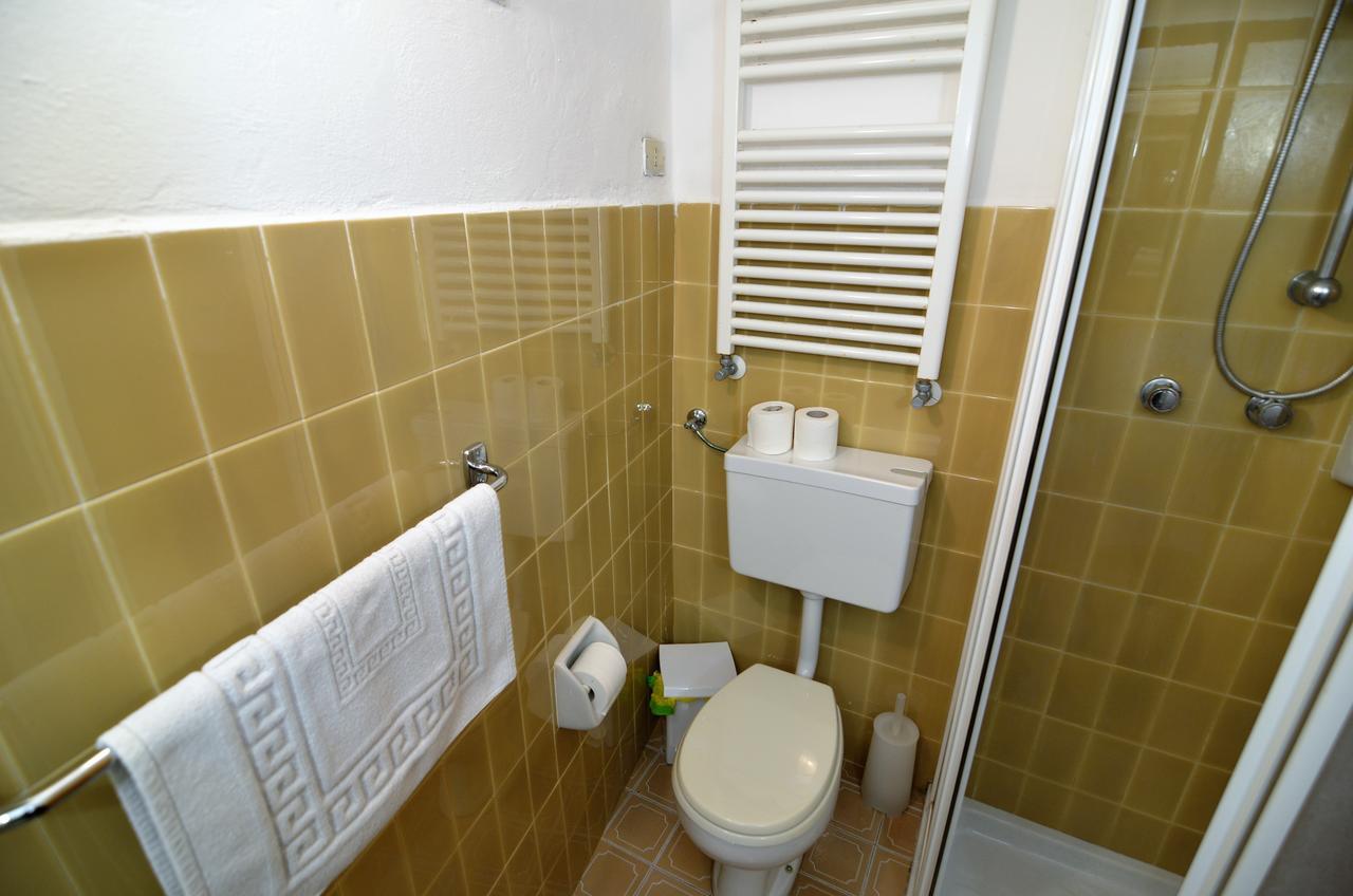 Lobster Cottage Apartment Леванто Экстерьер фото
